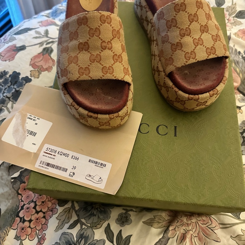 Gucci Tan Leather Detail